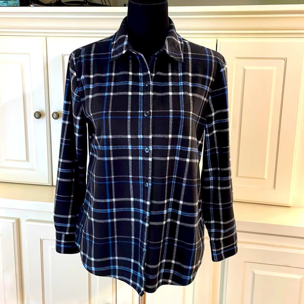 LEE RIDERS flannel shirt, 100% polyester. Size small. Warm and fuzzy.